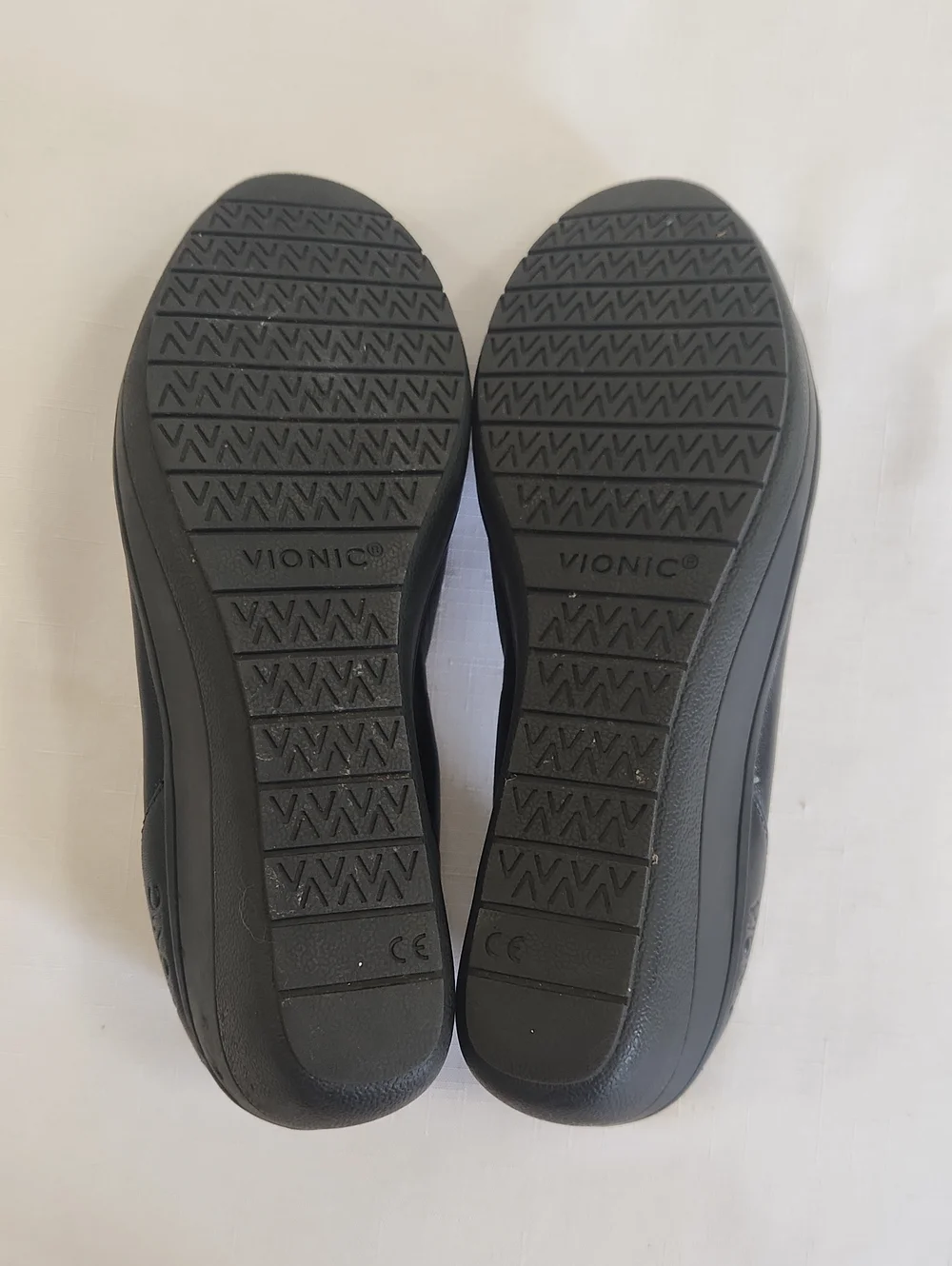 Vionic Jacey Black Leather Wedges. Slip-Ons. Size 8.5